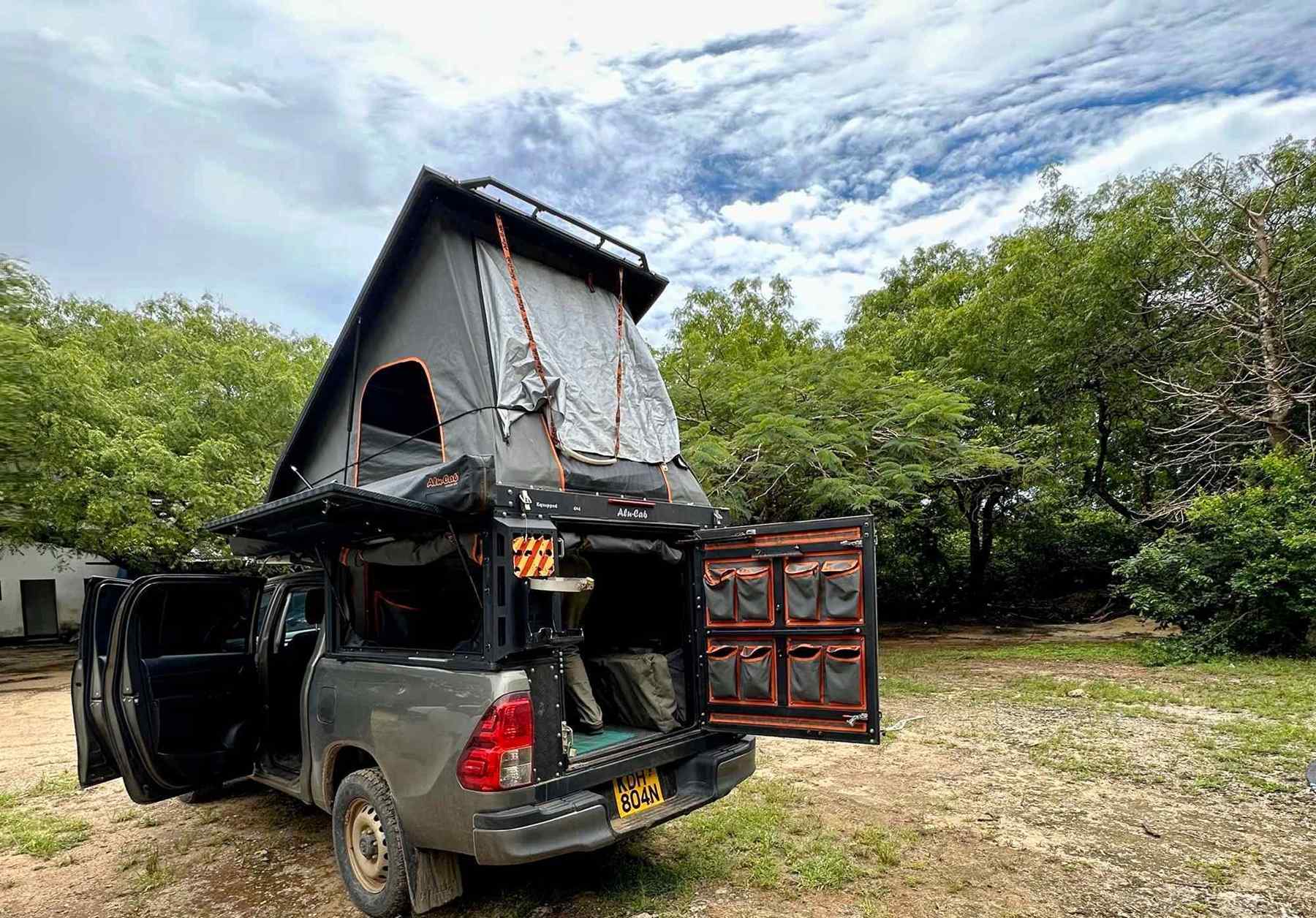 Kamperen op het dak van je jeep in Kenia