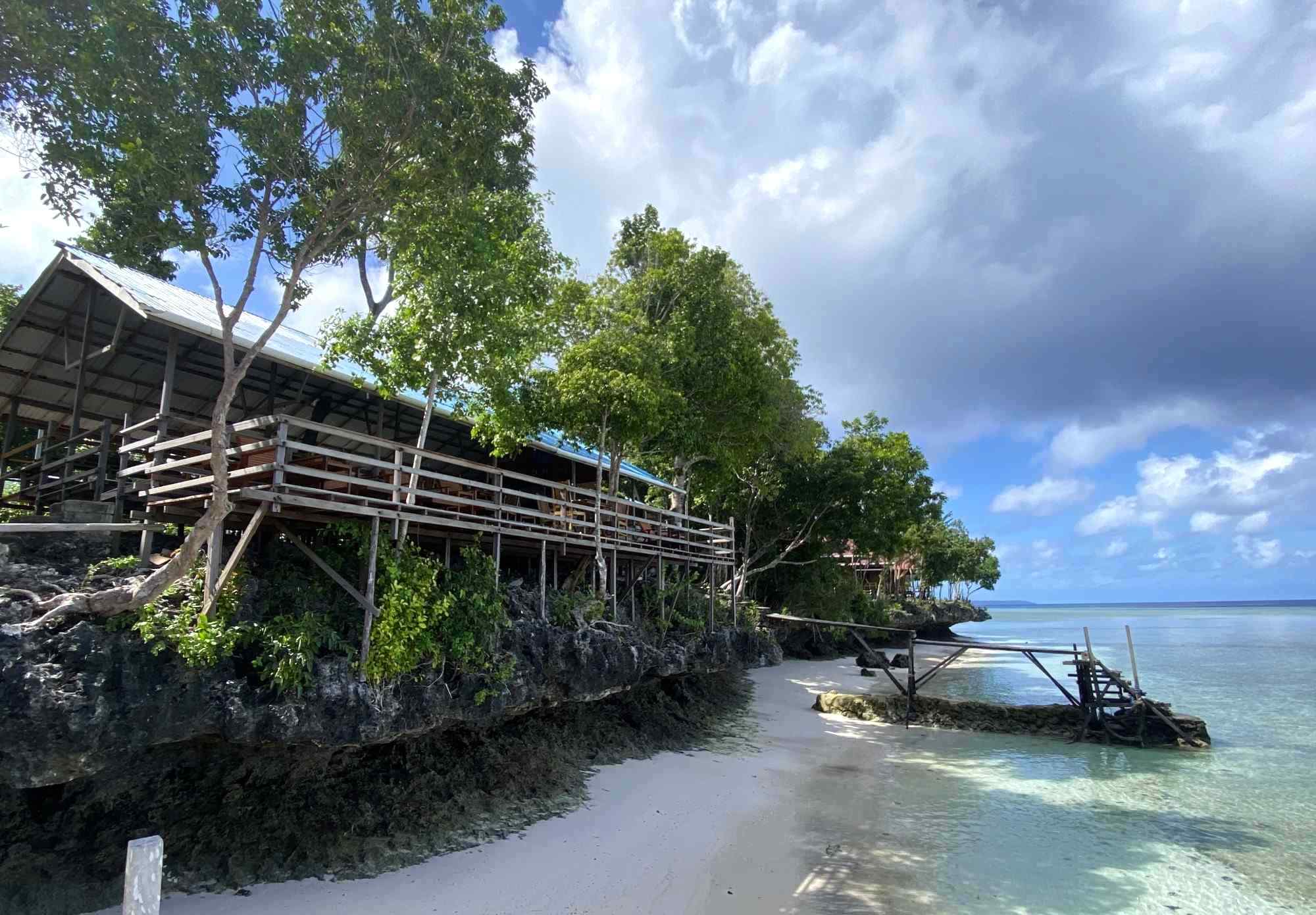 Indonesie, Kalimantan, Maratua aan het strand