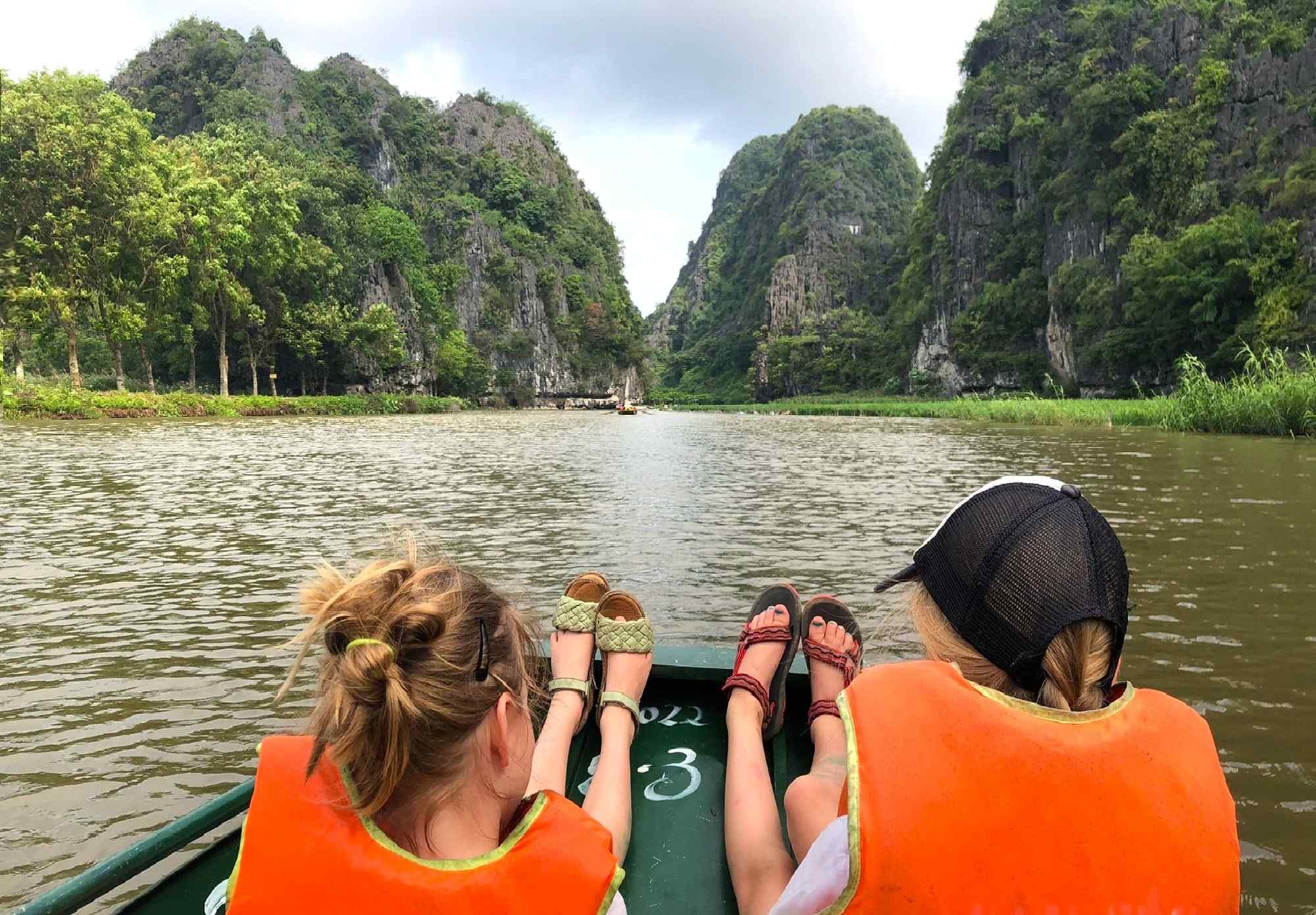 Vietnam-varen-met-kinderen
