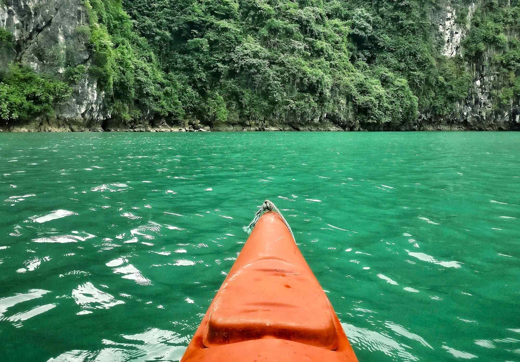 Vietnam, Ha-Long-Bay, kayak